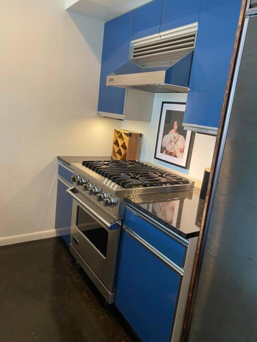 Modern Loft In South Main! Holiday home