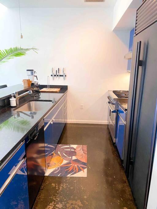 Modern Loft In South Main!
