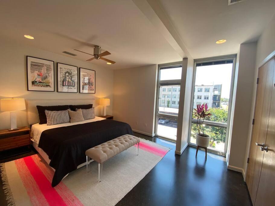 Modern Loft In South Main! Holiday home