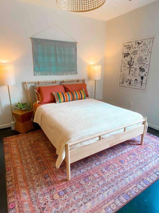 Modern Loft In South Main! Holiday home