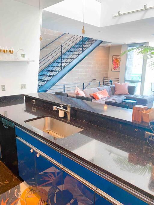 Modern Loft In South Main!
