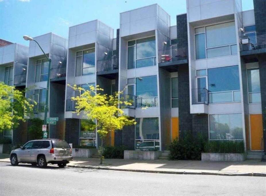 Modern Loft In South Main! *